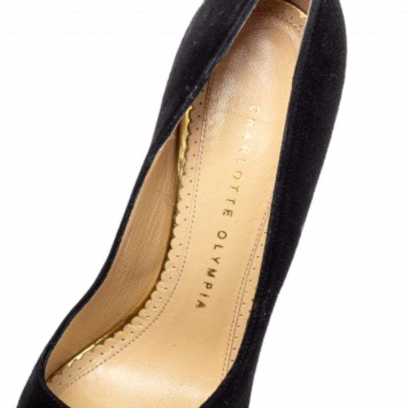 Charlotte Olympia - Escarpins à plateforme Dolly en daim noir - Taille 37 Bon état - En vente à Dubai, Al Qouz 2