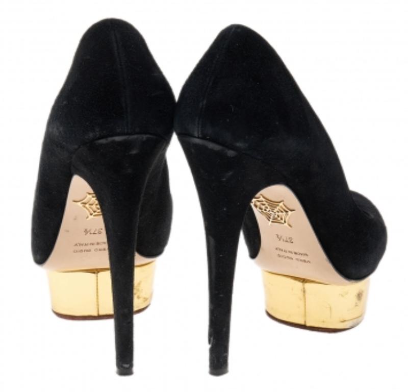 Charlotte Olympia - Escarpins à plateforme Dolly en daim noir - Taille 37.5 État moyen - En vente à Dubai, Al Qouz 2