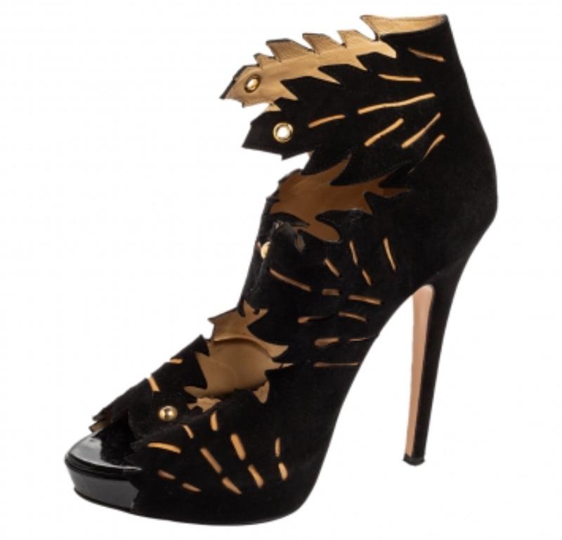 Charlotte Olympia - Bottines en daim noir avec découpe en forme de feuille Eve - Taille 39 Bon état - En vente à Dubai, Al Qouz 2