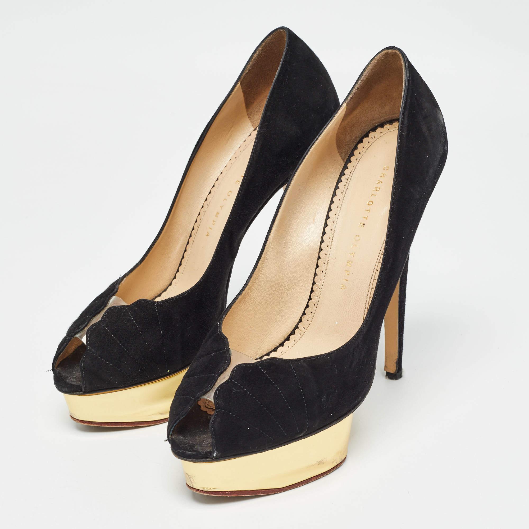 Faites preuve de chic avec ces escarpins de créateur. Ils présentent des talons robustes et des semelles durables, parfaits pour vos sorties à la mode.