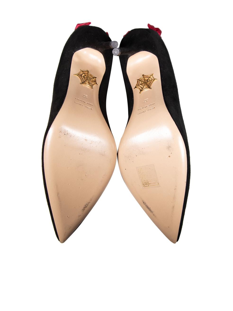 Charlotte Olympia - Escarpins en daim noir à bordures volantées - Taille IT 37 Pour femmes en vente