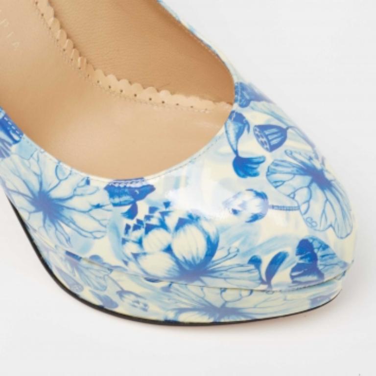 Charlotte Olympia Blue Ming Koi Carp Print Patent Leather Ankle Strap Pumps 39 For Sale 3