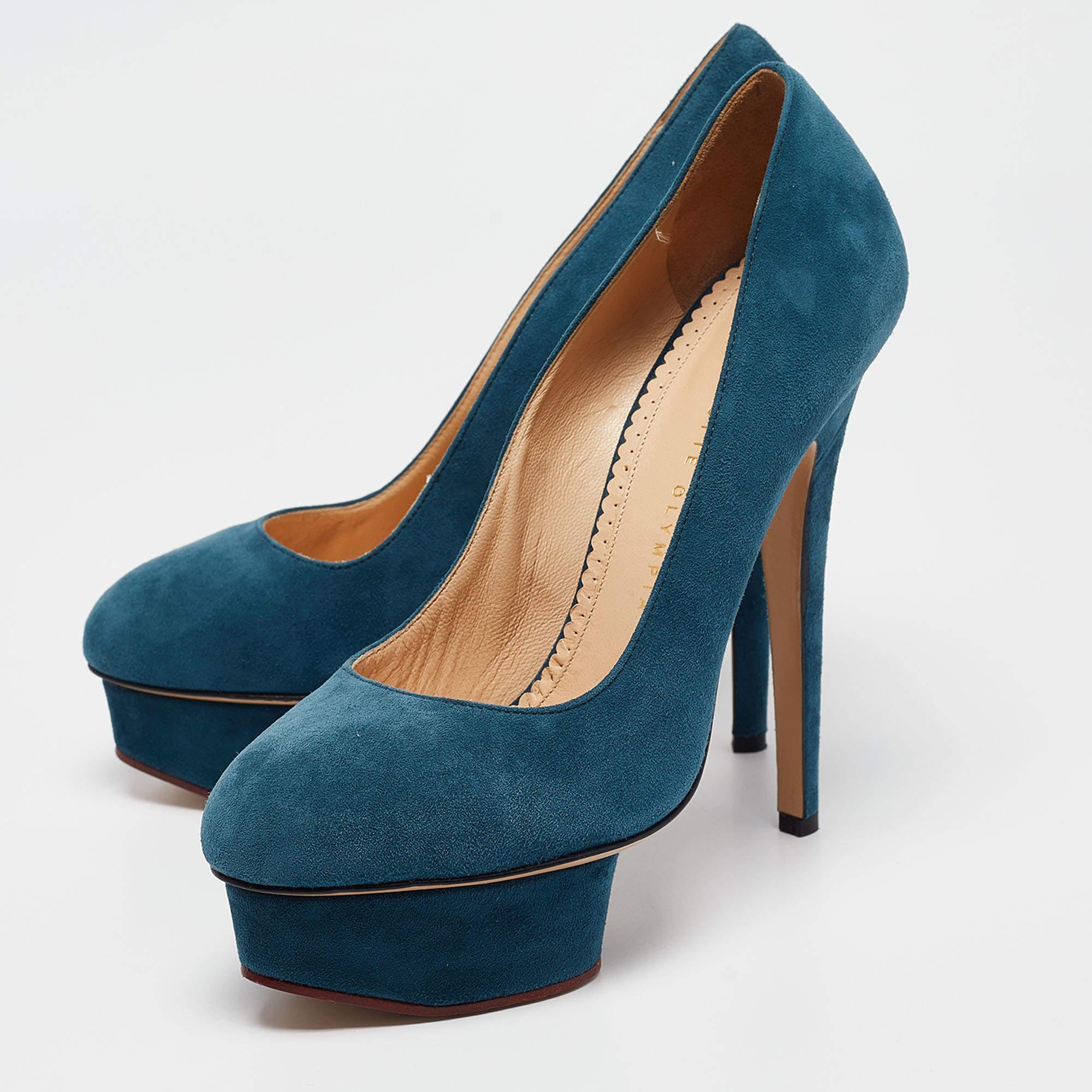 Des chaussures merveilleusement fabriquées ajoutées avec des éléments notables pour bien s'adapter et s'associer parfaitement à tous vos projets. Faites vôtres ces escarpins Charlotte Olympia dès aujourd'hui