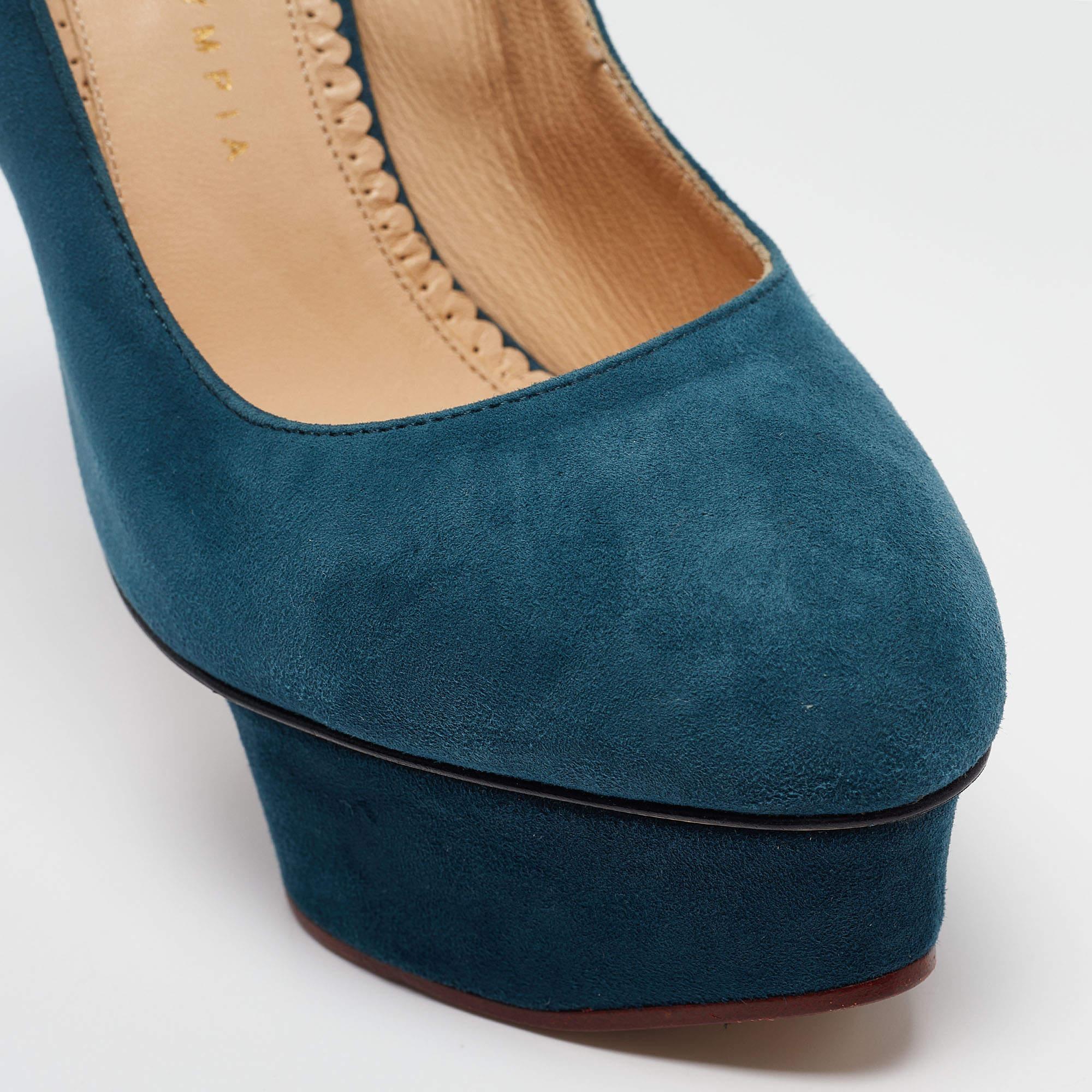 Charlotte Olympia - Escarpins à plateforme Dolly en daim bleu, taille 38 en vente 2
