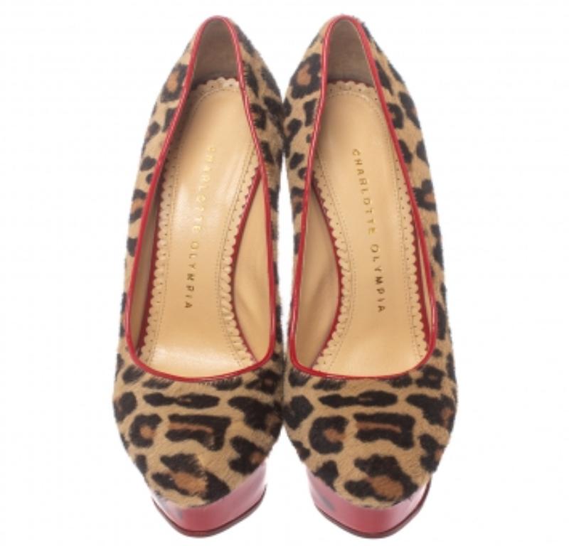 Charlotte Olympia Brown/Beige Calf Hair Platform Pumps Size 36 In Good Condition For Sale In Dubai, Al Qouz 2