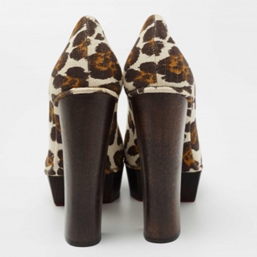 Charlotte Olympia Brown Canvas Leopard Print Platform Pumps Size 40 en vente 3