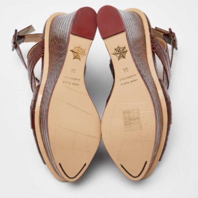 De las mujeres Charlotte Olympia Sandalias con cuña y tira al tobillo de piel de cocodrilo marrón talla 39 en venta