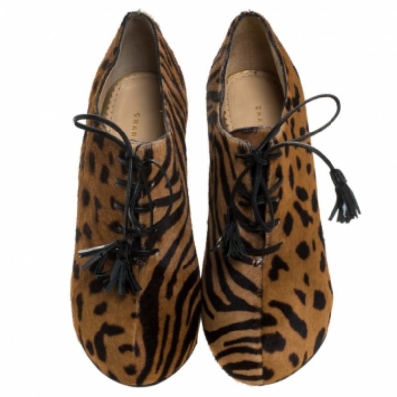Charlotte Olympia - Bottines en poils de veau imprimés léopard - Brown - Taille 38,5 Bon état - En vente à Dubai, Al Qouz 2