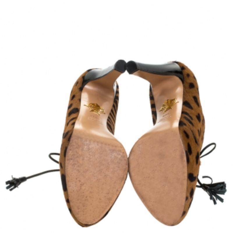 Charlotte Olympia - Bottines en poils de veau imprimés léopard - Brown - Taille 38,5 en vente 2