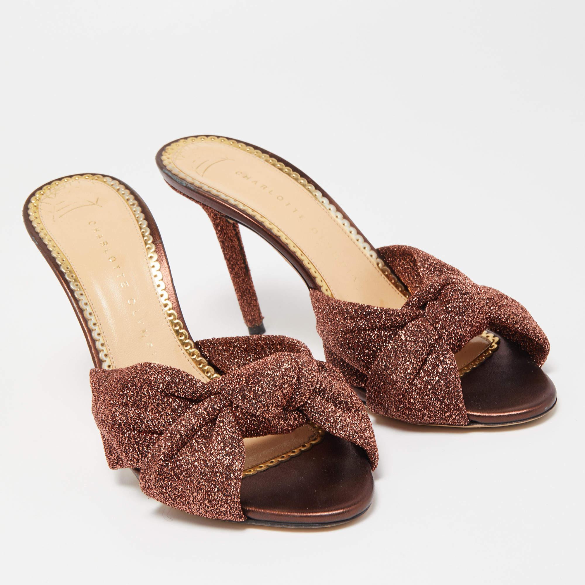 Charlotte Olympia Sandali con nodo in tessuto lurex marrone misura 37,5 In condizioni buone in vendita a Dubai, Al Qouz 2