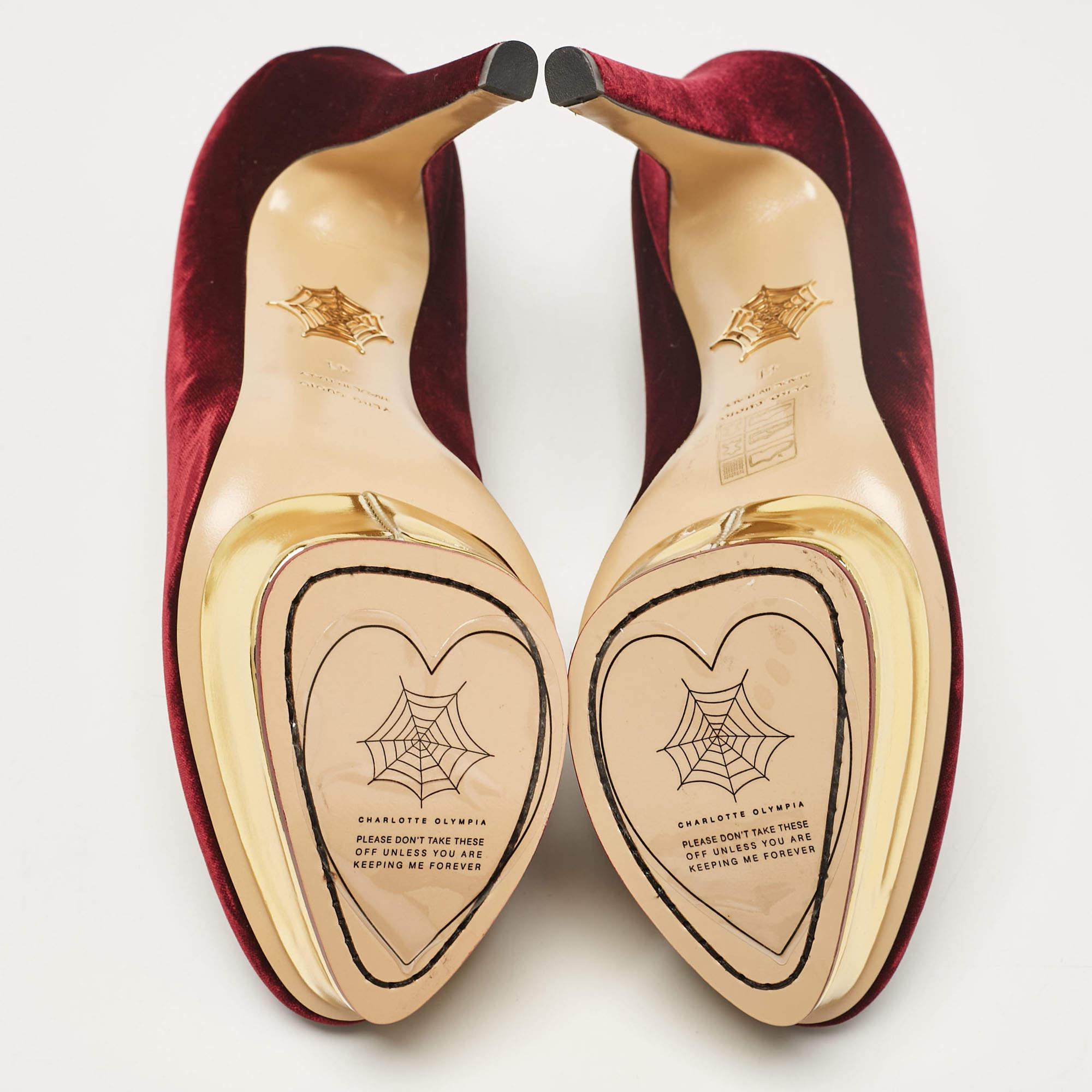Charlotte Olympia Bombas de plataforma Dolly de terciopelo burdeos Talla 41 en venta 1