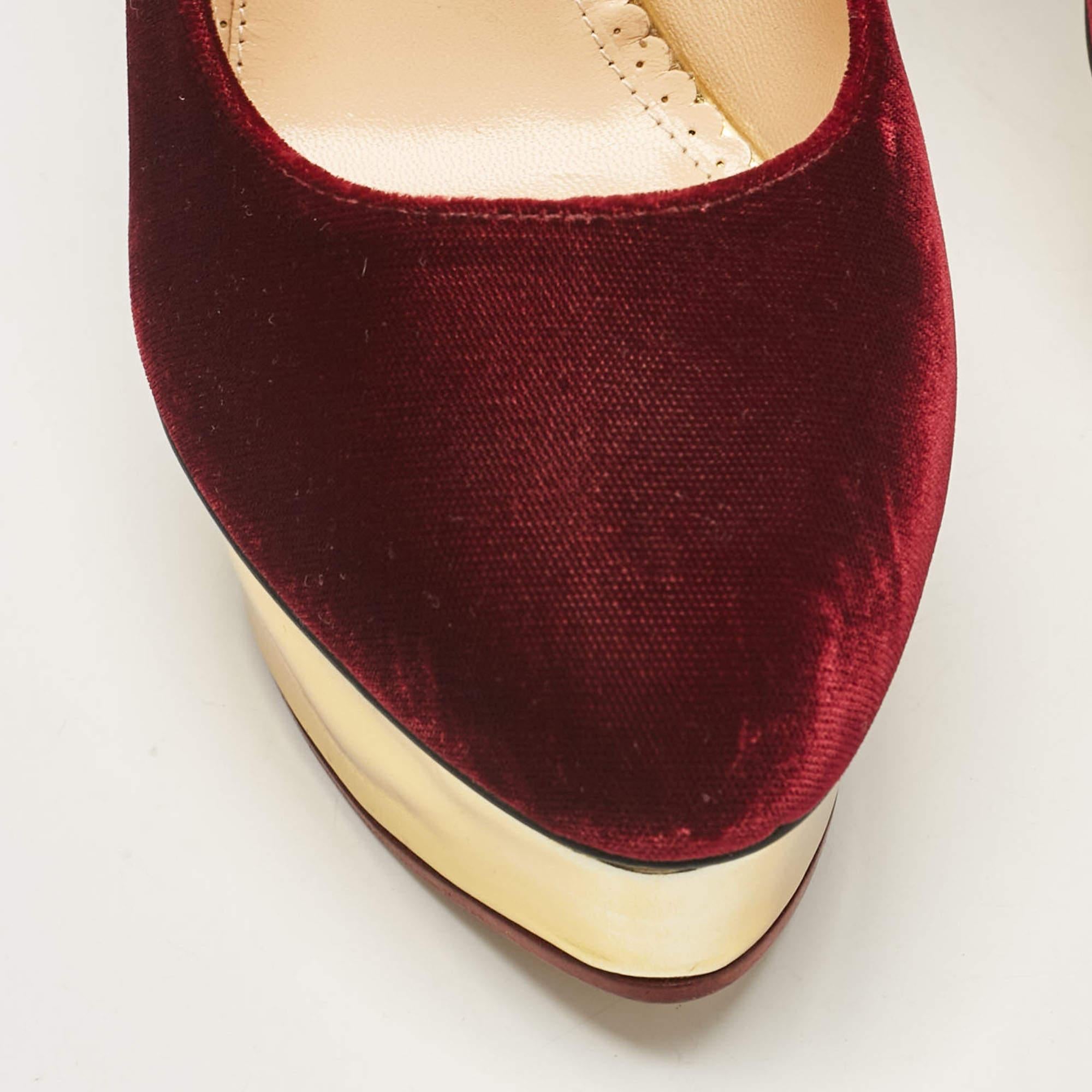 Charlotte Olympia Bombas de plataforma Dolly de terciopelo burdeos Talla 41 en venta 2