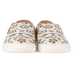 Charlotte Olympia „Cool Cats“ – lasergeschnittene Slip-On-Sneaker aus cremefarbenem Leder