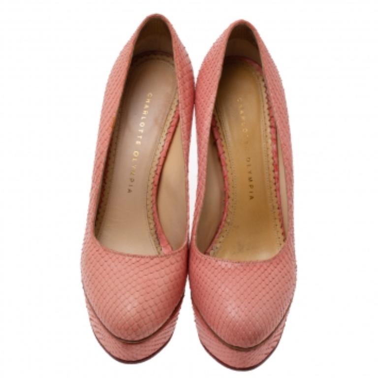Charlotte Olympia Coral Red Python Dolly Platform Pumps Size 39 In Fair Condition For Sale In Dubai, Al Qouz 2