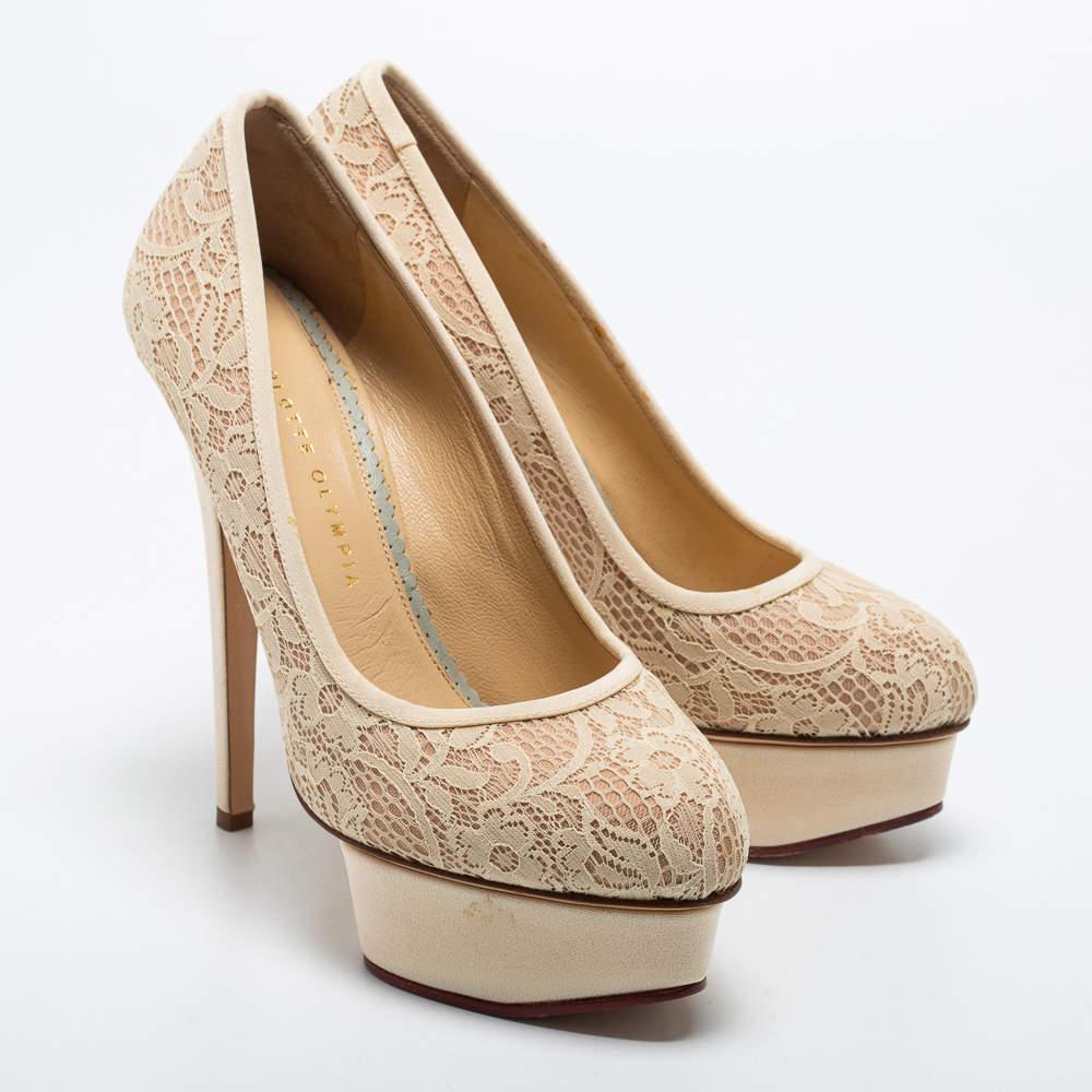 Charlotte Olympia Cream Lace Polly Platform Pumps Size 38.5 In Good Condition In Dubai, Al Qouz 2