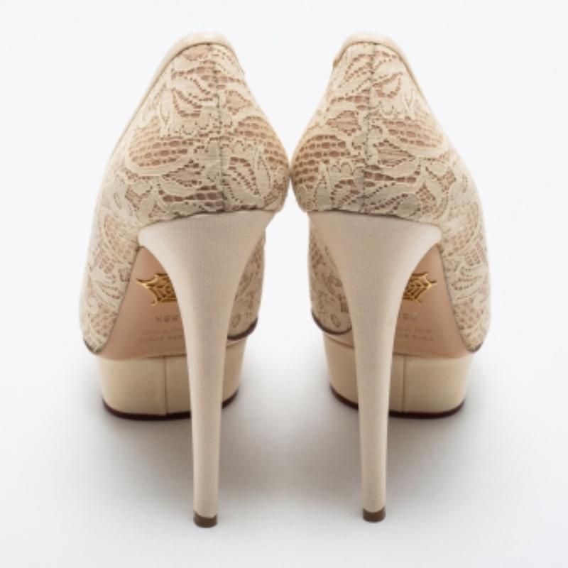Charlotte Olympia Cream Lace Polly Platform Pumps Size 38.5 In Good Condition For Sale In Dubai, Al Qouz 2