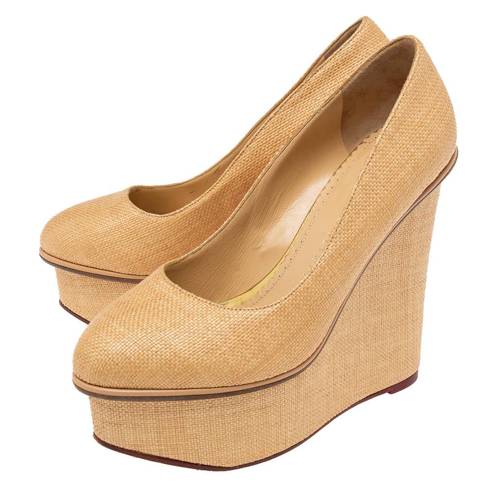 Presented by Charlotte Olympia, these Carmen pumps are designed with selective features to offer elegance and poise. They are made from cream-yellow raffia on the exterior. They have platforms, wedge heels, and a slip-on closure. Exude charm by
