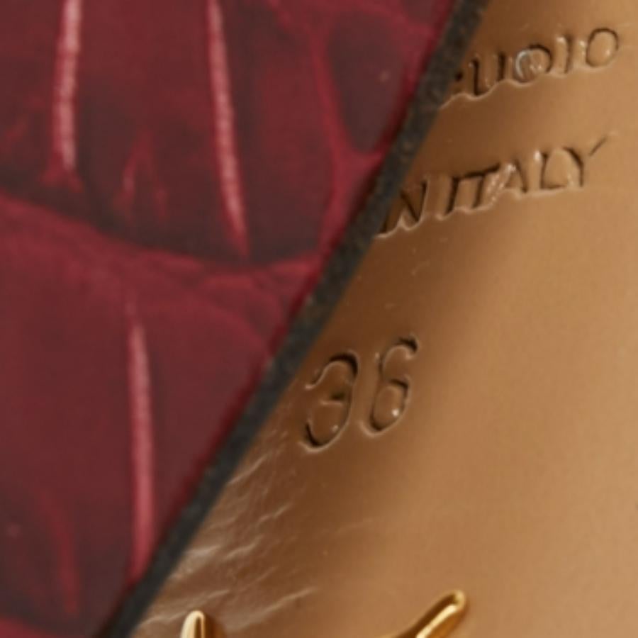 Estas sandalias enmarcarán sus pies de forma elegante. Fabricadas con materiales de calidad, ostentan una presentación elegante, plantillas cómodas y tacones duraderos.