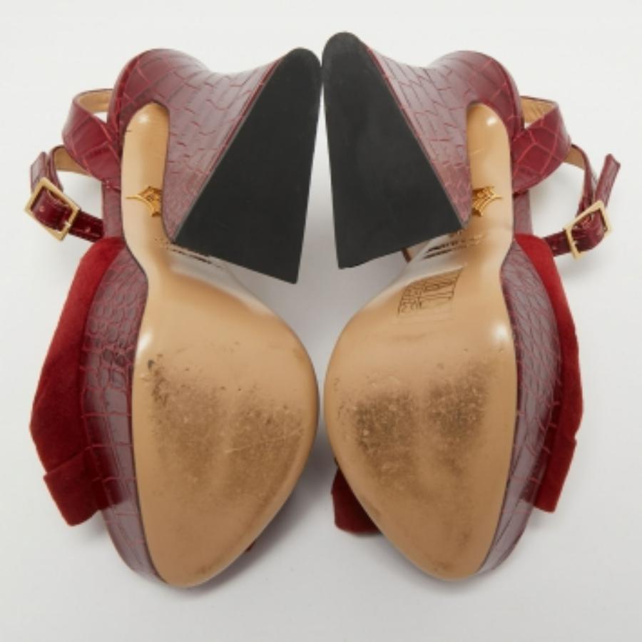 Charlotte Olympia Sandalias con correa en el tobillo de ante y piel con relieve de cocodrilo talla 36 Marrón en venta