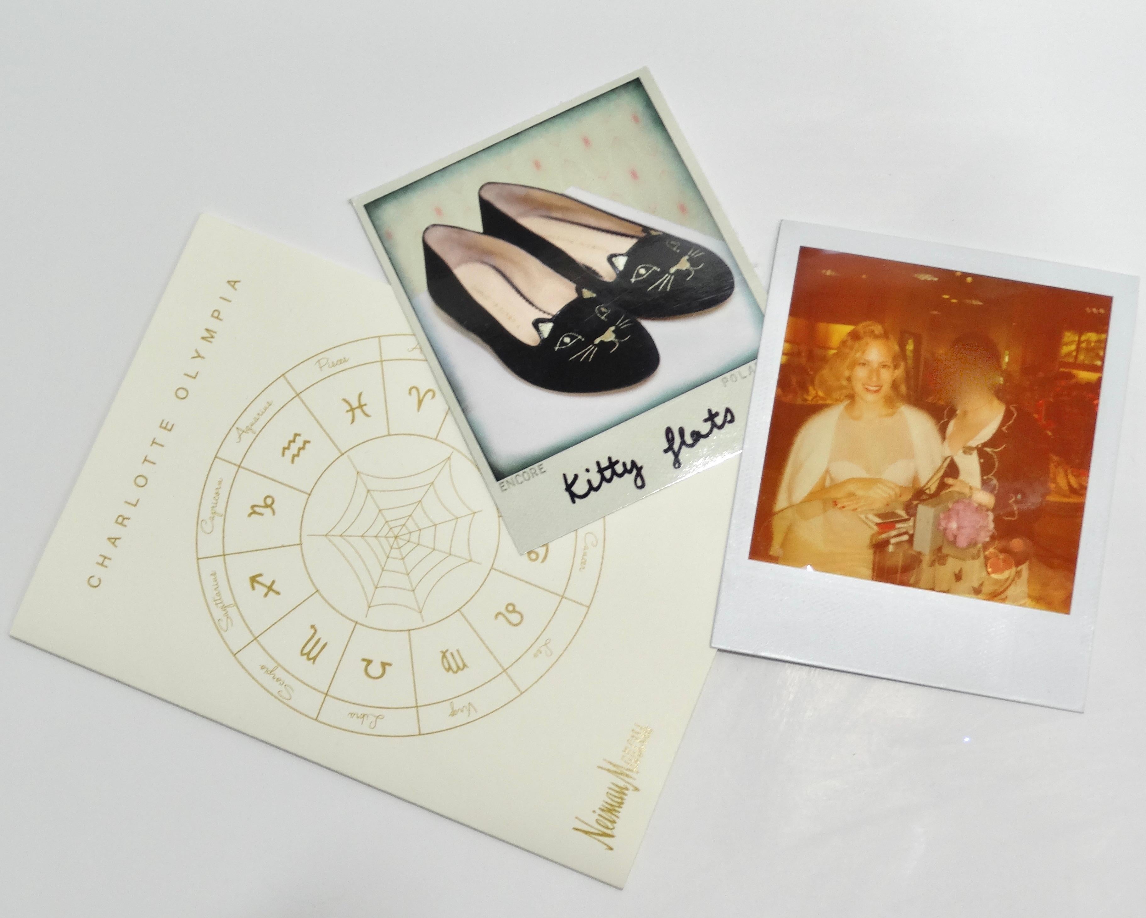 Charlotte Olympia Designerin signierte Kitty bestickte flache Schuhe im Angebot 6