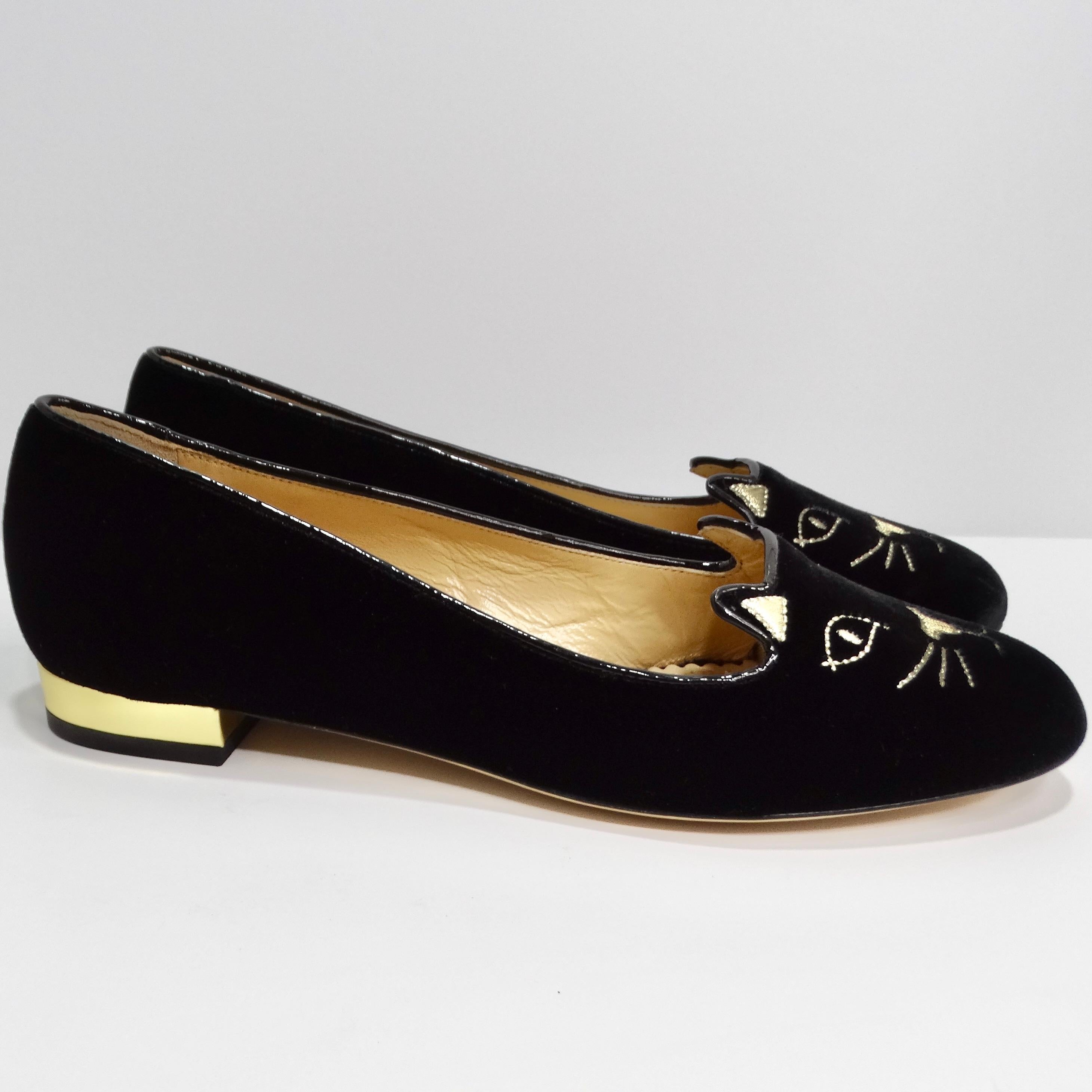 Charlotte Olympia Designerin signierte Kitty bestickte flache Schuhe im Angebot 1