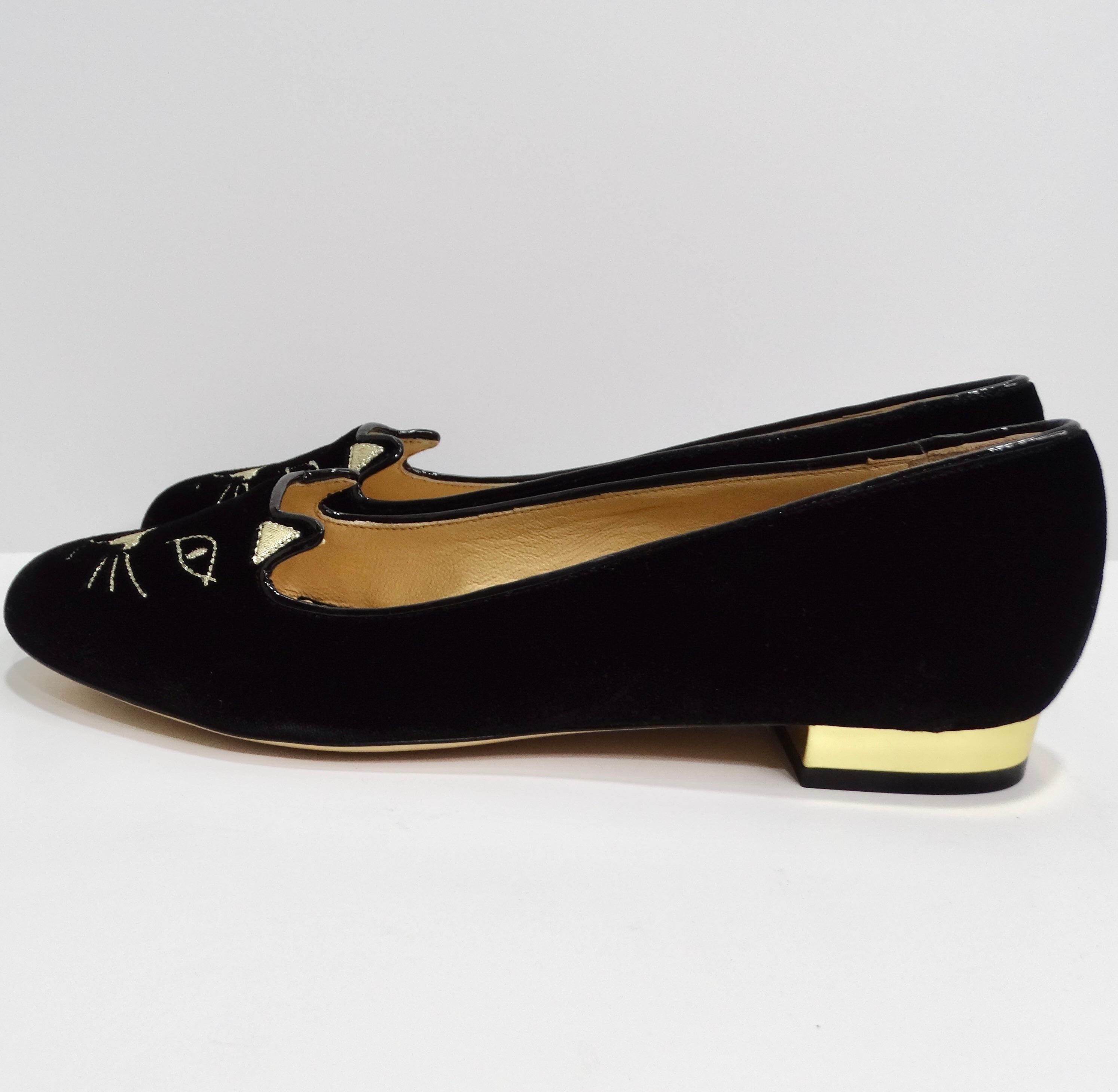 Charlotte Olympia Designerin signierte Kitty bestickte flache Schuhe im Angebot 4