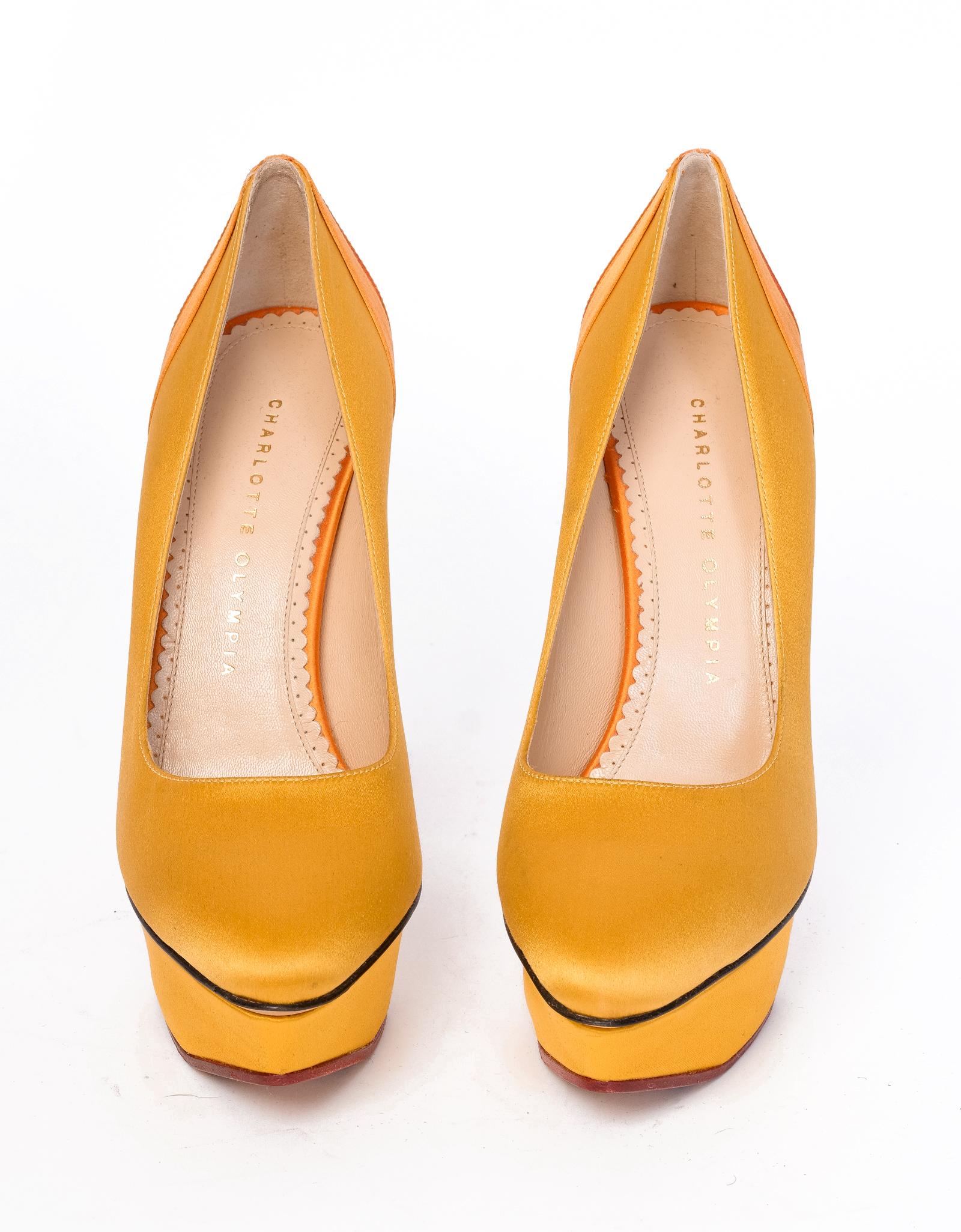 Charlotte Olympia Masako orange color block platform pumps. Featuring an orange leather and satin exterior, a beige suede interior, beige leather bottoms, orange satin heels with a height of 140 mm, and platforms with a height of 40 mm.
	
COLOR: