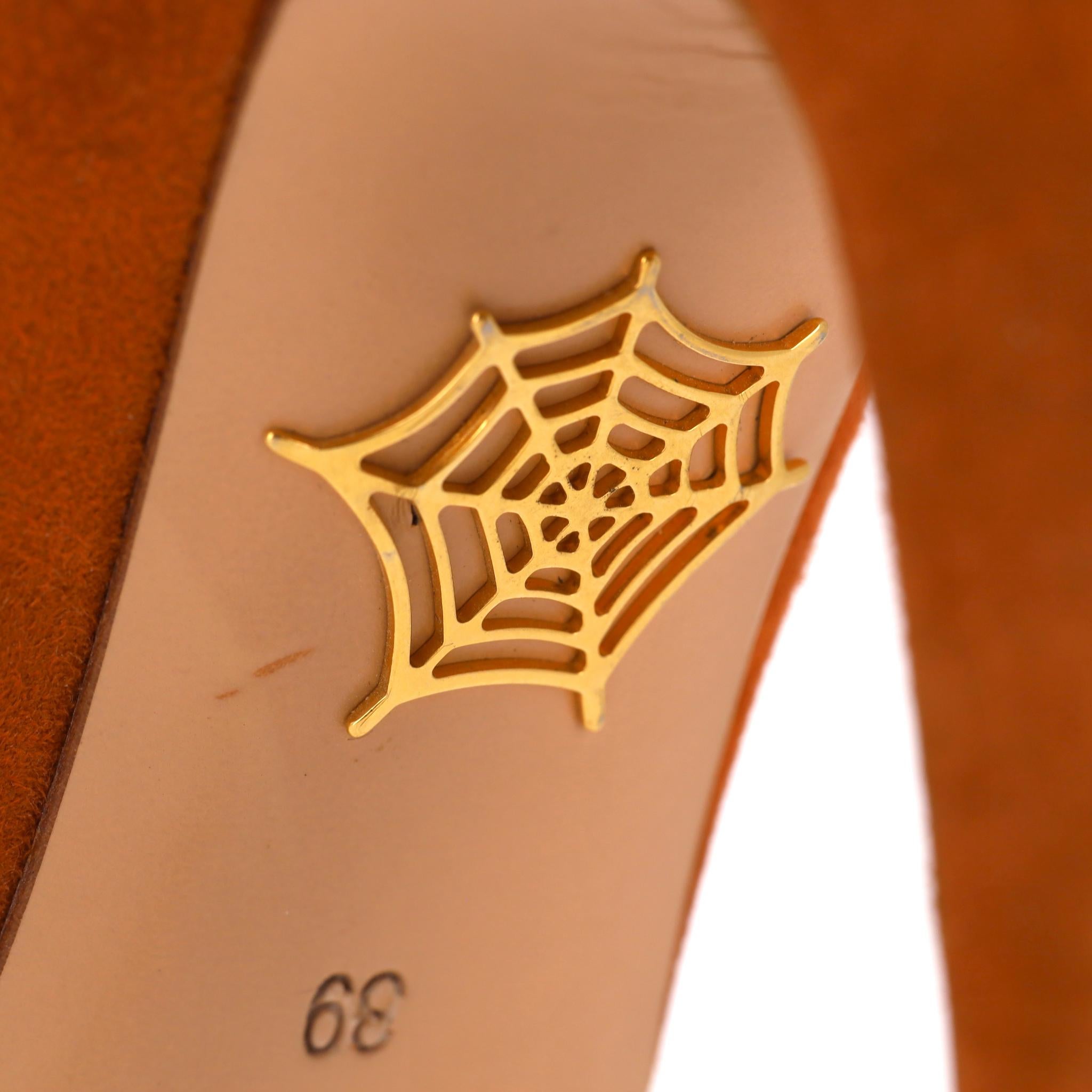 Escarpins Dolly à plateforme métallique de Charlotte Olympia en vente 3