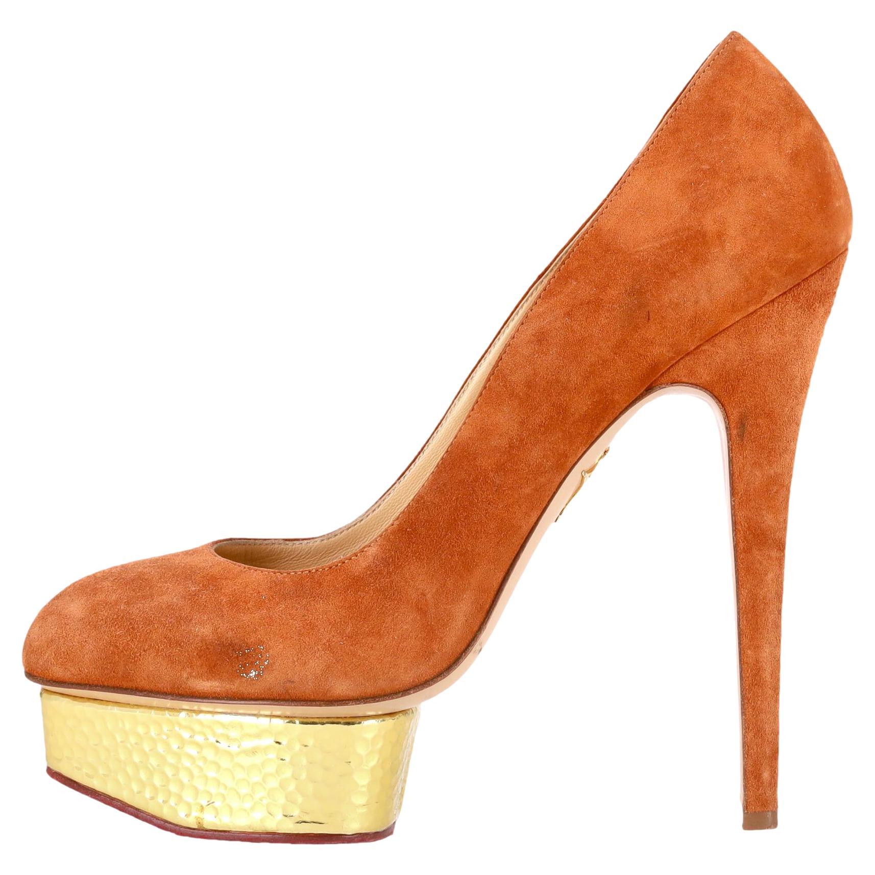 Escarpins Dolly à plateforme métallique de Charlotte Olympia en vente