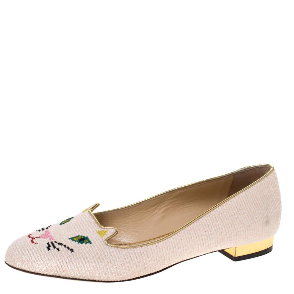 Adorn your feet with these pretty flats from Charlotte Olympia's Emoticats collection. They come crafted from beige canvas and styled with cheeky kitty face embroidery and low heels sized to provide comfort at every step. Flaunt these cute flats