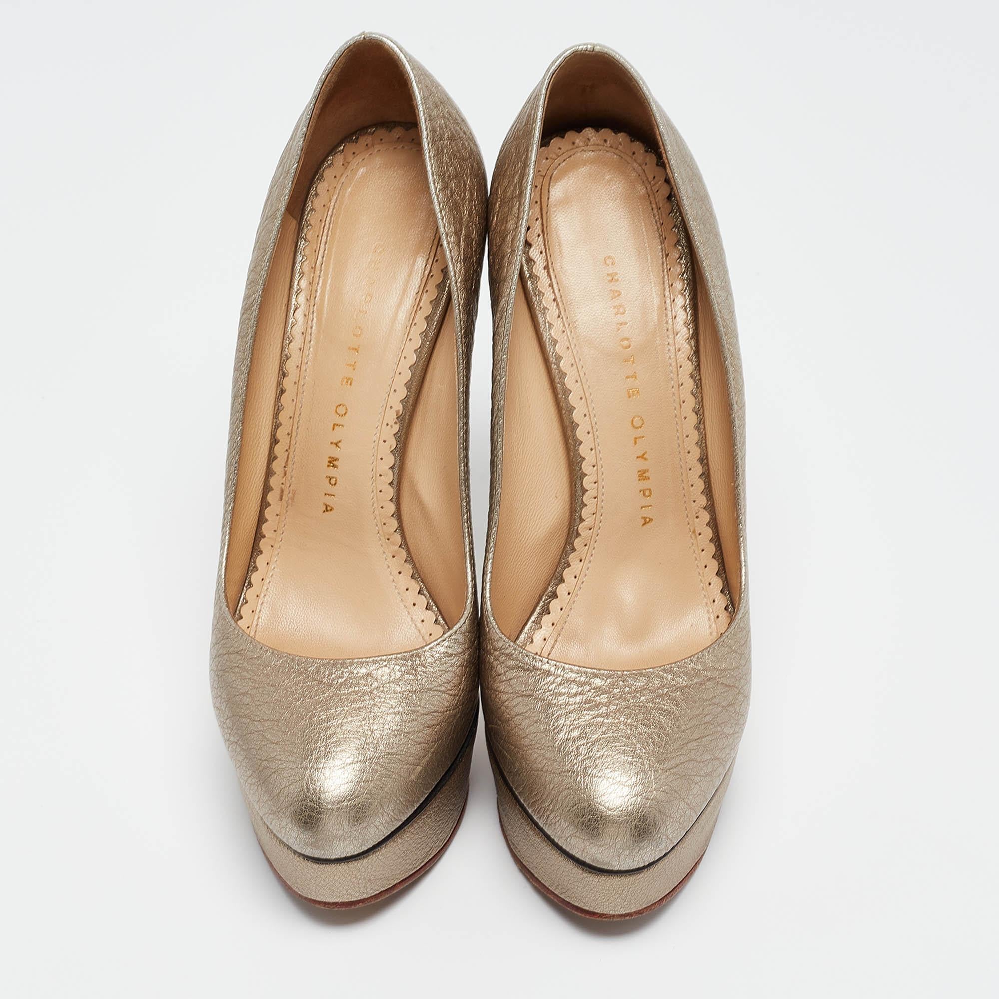 Charlotte Olympia Bombas de plataforma de cuero dorado talla 36 Marrón