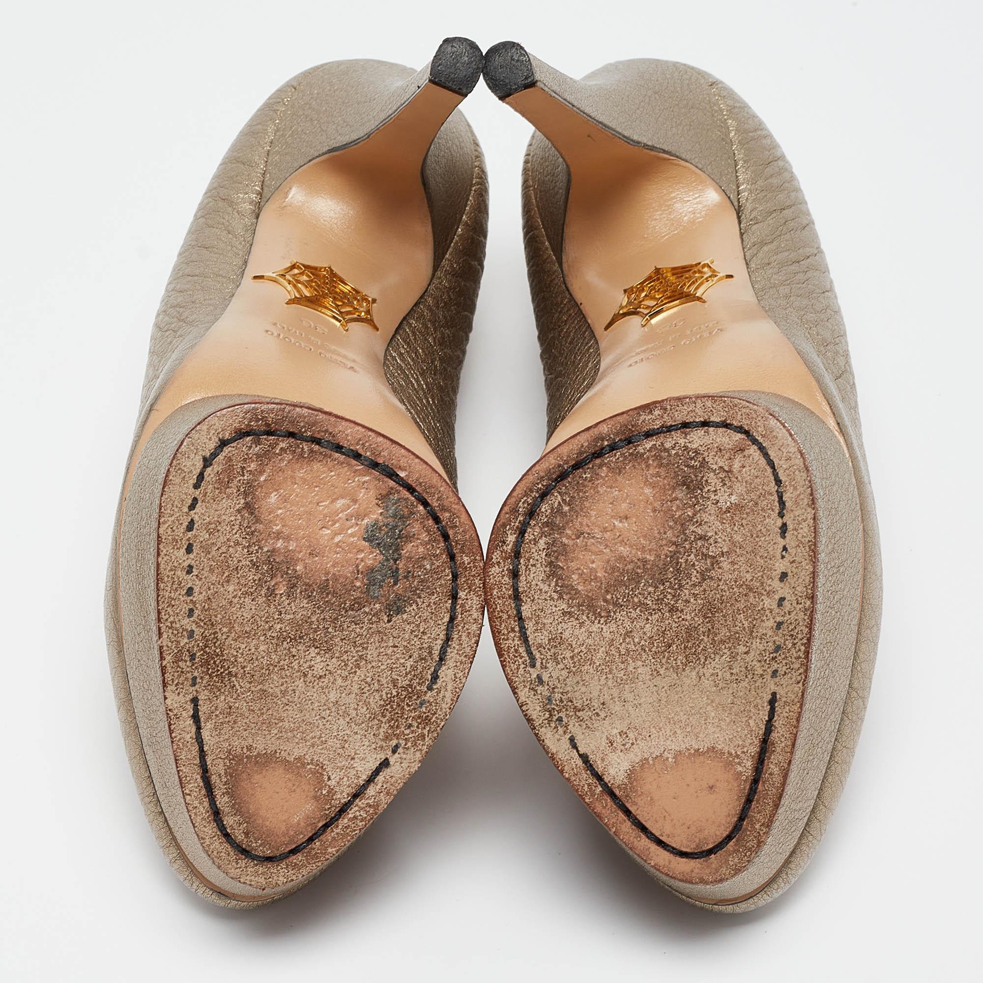 Charlotte Olympia Bombas de plataforma de cuero dorado talla 36 1