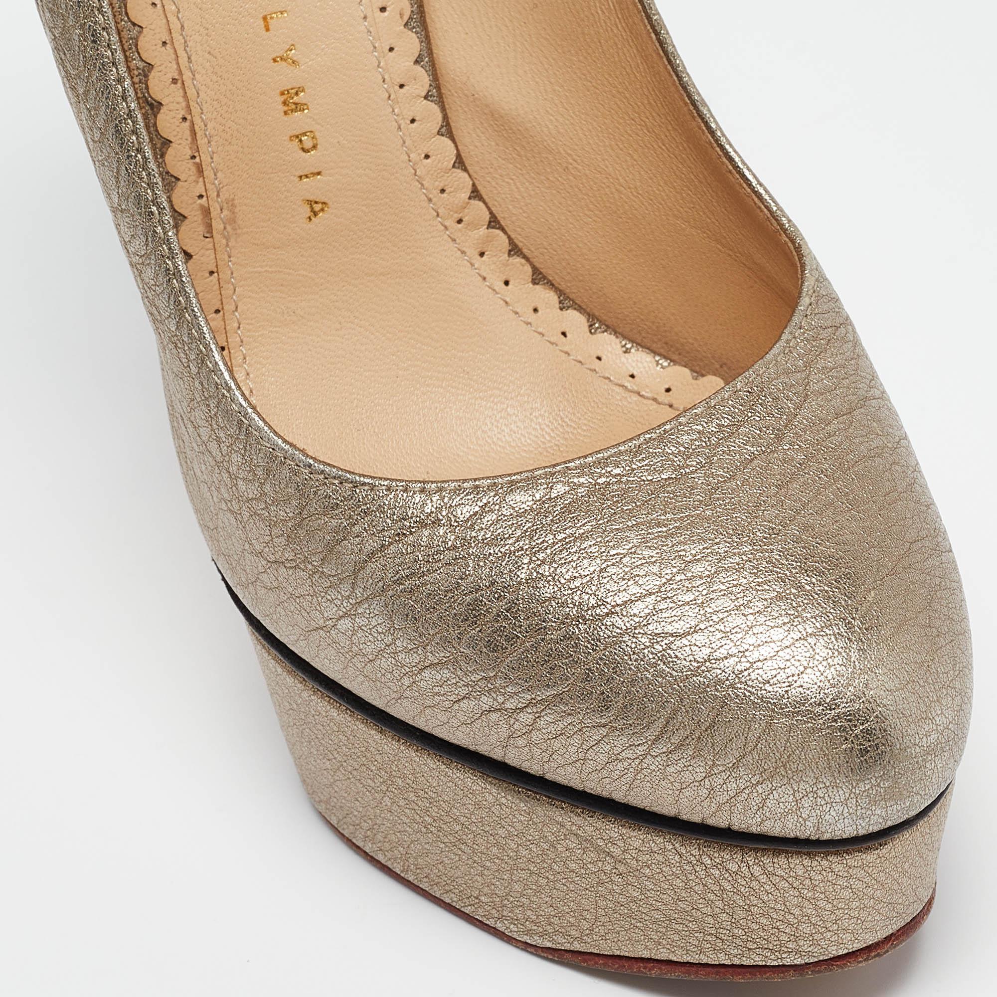 Charlotte Olympia Bombas de plataforma de cuero dorado talla 36 2