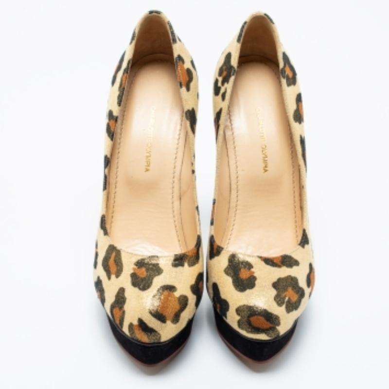 Charlotte Olympia Gold Leopard Print Glitter Suede Dolly  Pumps Size 39 In Good Condition For Sale In Dubai, Al Qouz 2