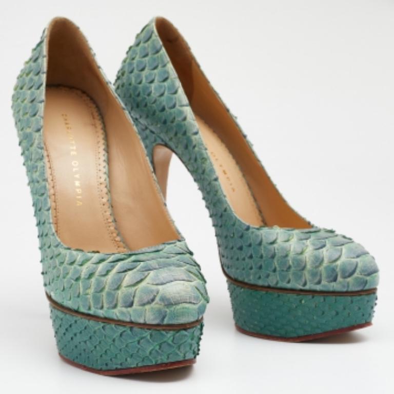 Gris Escarpins à plateforme Priscilla en cuir python vert/bleu Charlotte Olympia Taille 40 en vente