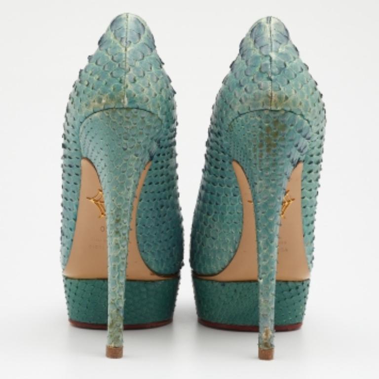 Escarpins à plateforme Priscilla en cuir python vert/bleu Charlotte Olympia Taille 40 en vente 1