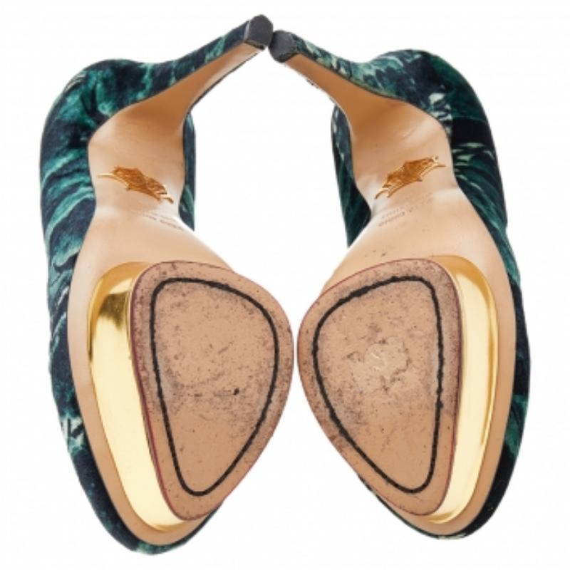 Nero Charlotte Olympia Pumps con piattaforma Dolly in velluto stampato verde taglia 36 in vendita