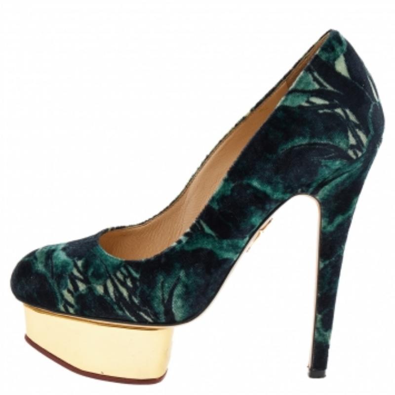 Charlotte Olympia Pumps con piattaforma Dolly in velluto stampato verde taglia 36 in vendita