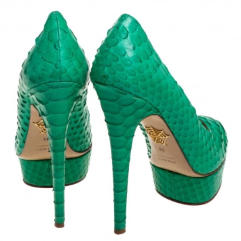 Women's Charlotte Olympia Green Python Leather Priscilla Pumps Size 38 For Sale