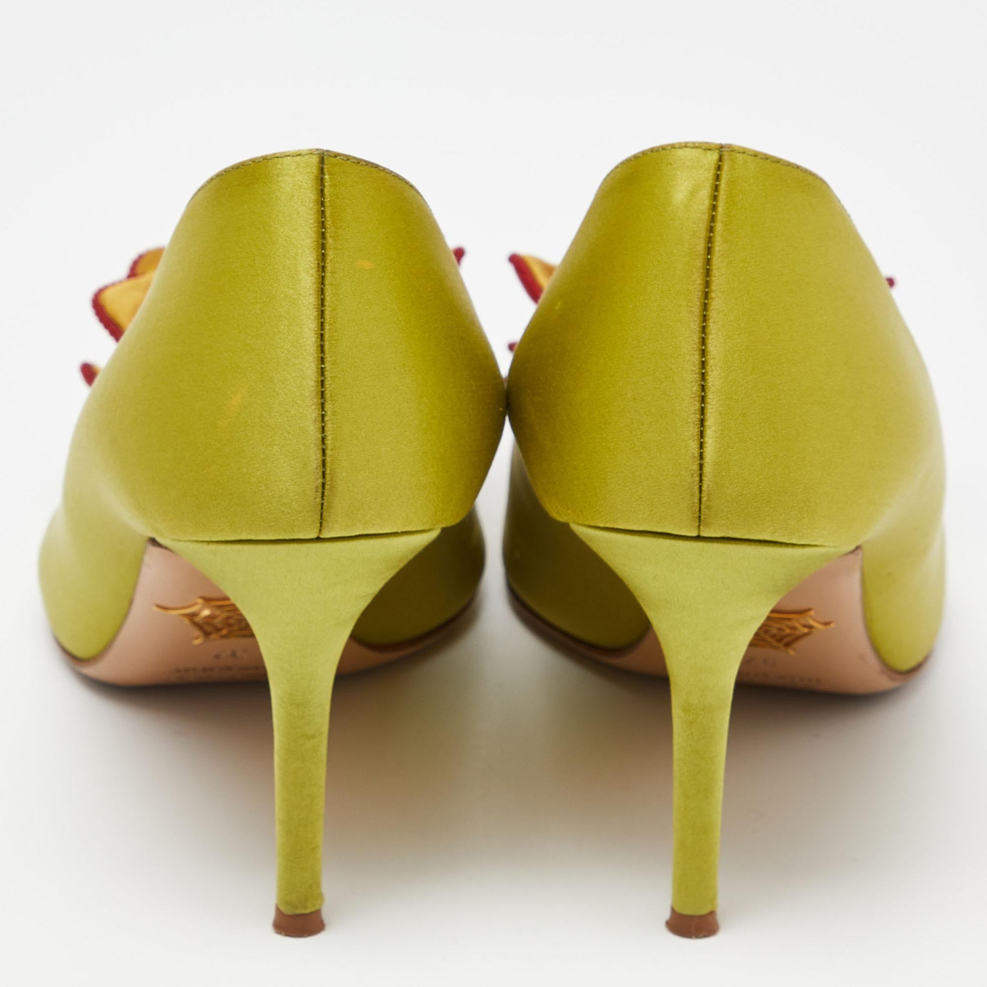 Charlotte Olympia escarpins à bout pointu en satin vert avec fleurs, taille 37 Pour femmes en vente