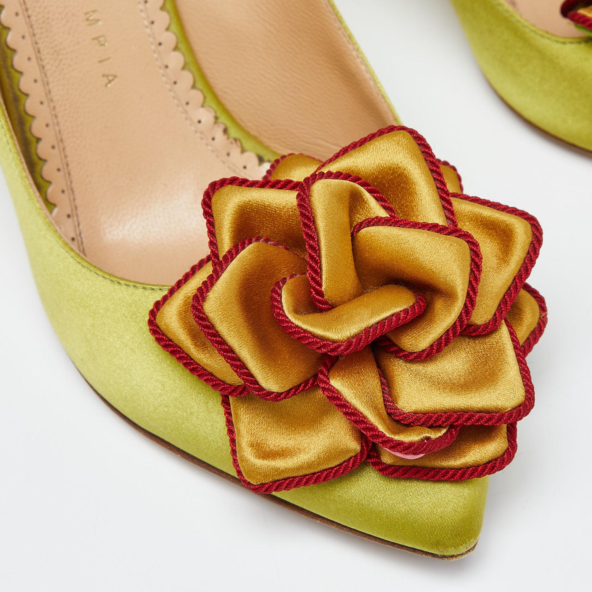 Charlotte Olympia escarpins à bout pointu en satin vert avec fleurs, taille 37 en vente 3