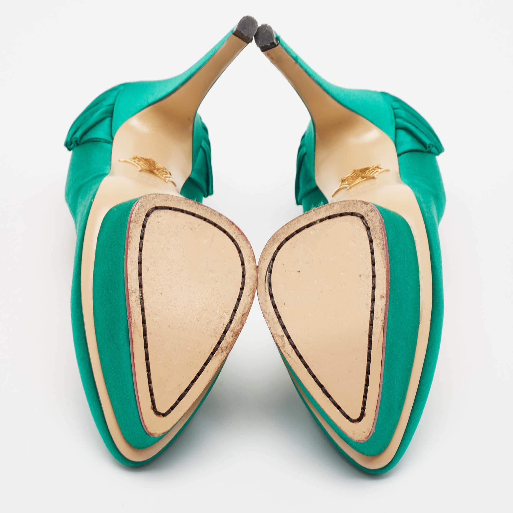 Charlotte Olympia Bombas de plataforma Paloma de satén verde Talla 37.5 en venta 1