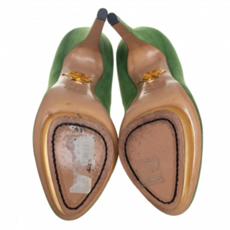 Charlotte Olympia Green Suede Dolly Platform Pumps Size 36.5 In Good Condition For Sale In Dubai, Al Qouz 2