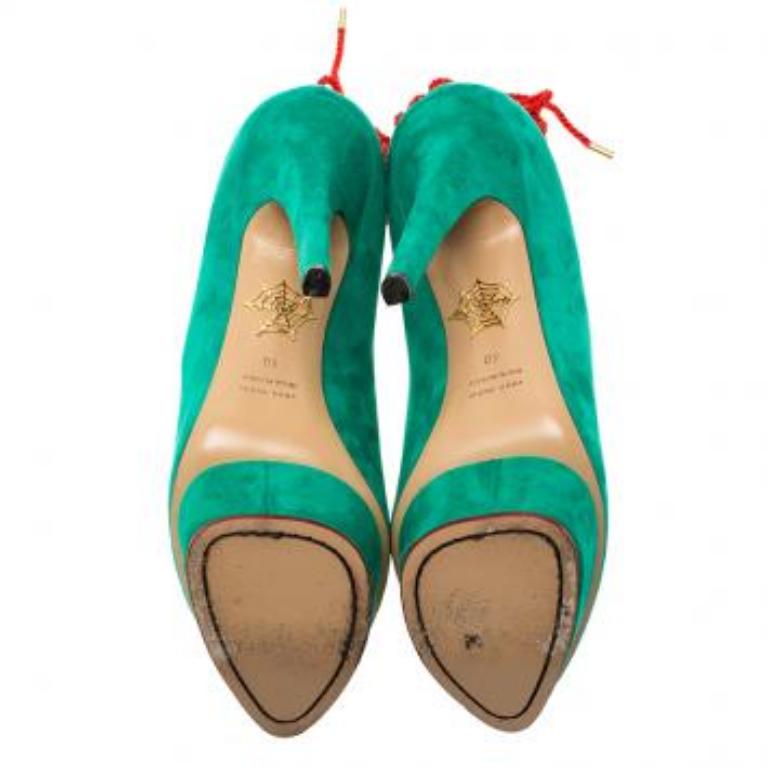Charlotte Olympia Grüne Wildleder Dolly Plateau Pumps Größe 40 im Angebot 2