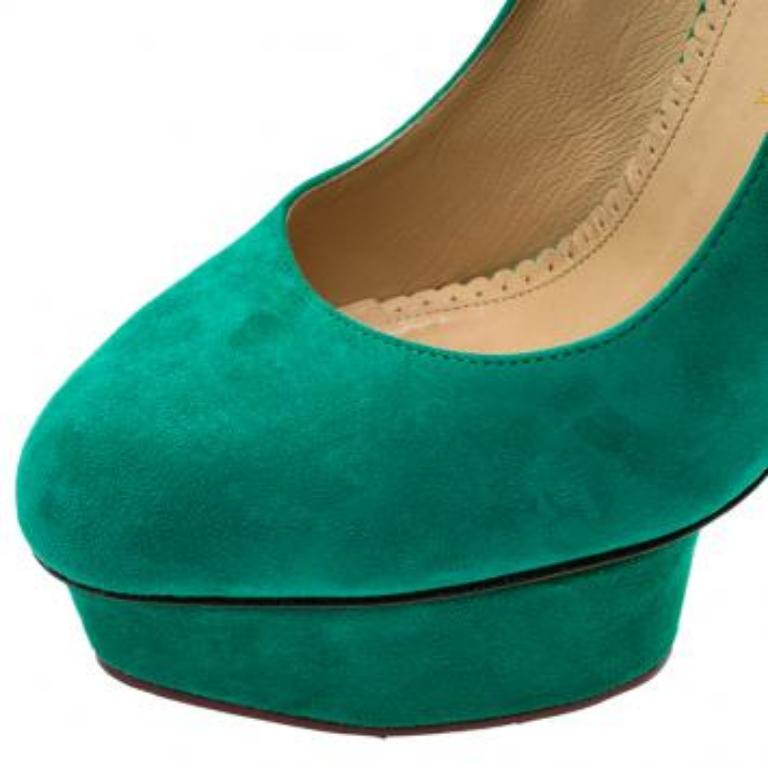 Charlotte Olympia Grüne Wildleder Dolly Plateau Pumps Größe 40 im Angebot 4