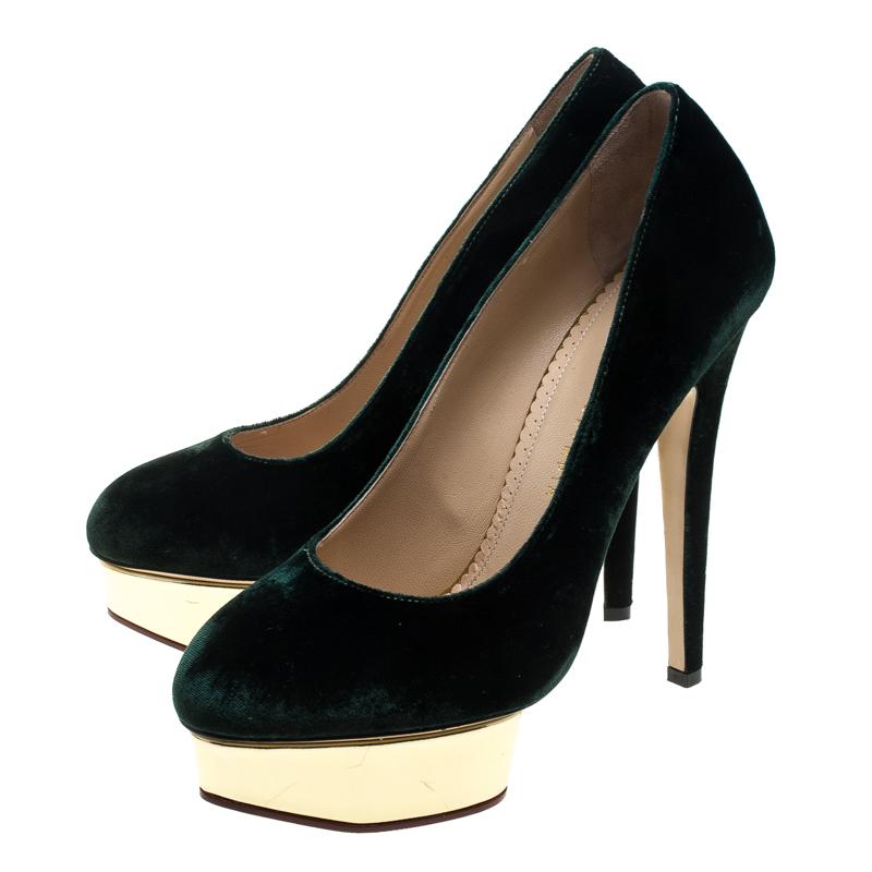 Charlotte Olympia Green Velvet Dolly Platform Pumps Size 40 In New Condition In Dubai, Al Qouz 2