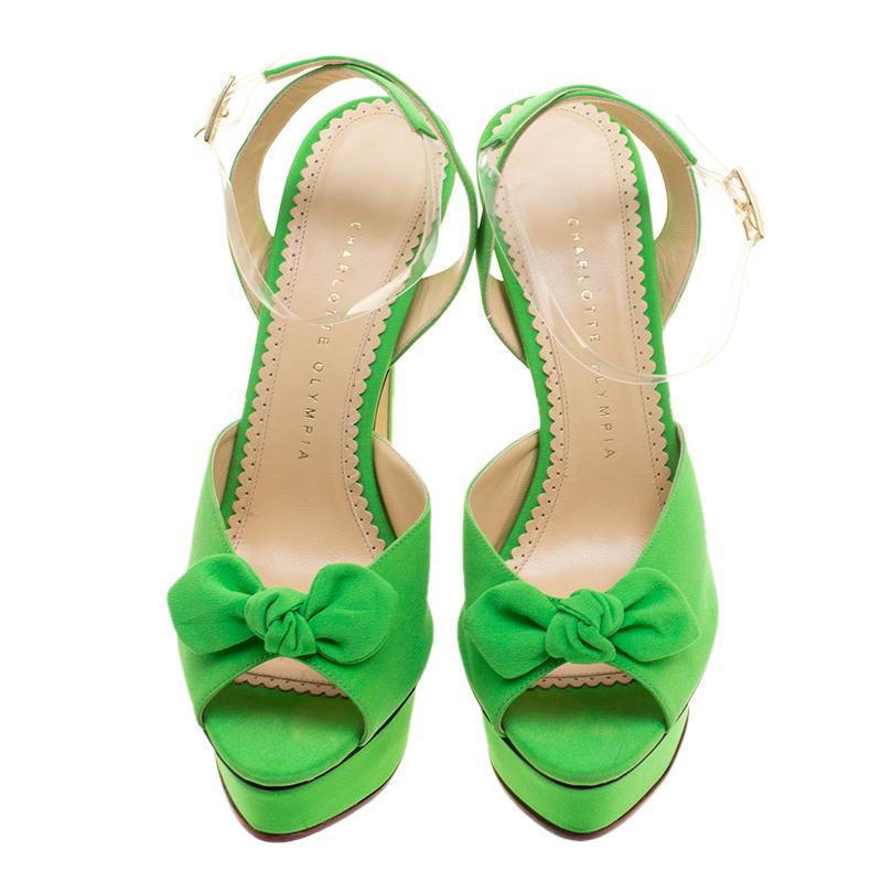 Characterized by a striking green shade, this pair of sandals from the hosue of Charlotte Olympia add a touch of luxurious panache to your style. Crafted from lush satin, these shoes feature a comfortable ankle strap that makes them trendsetting