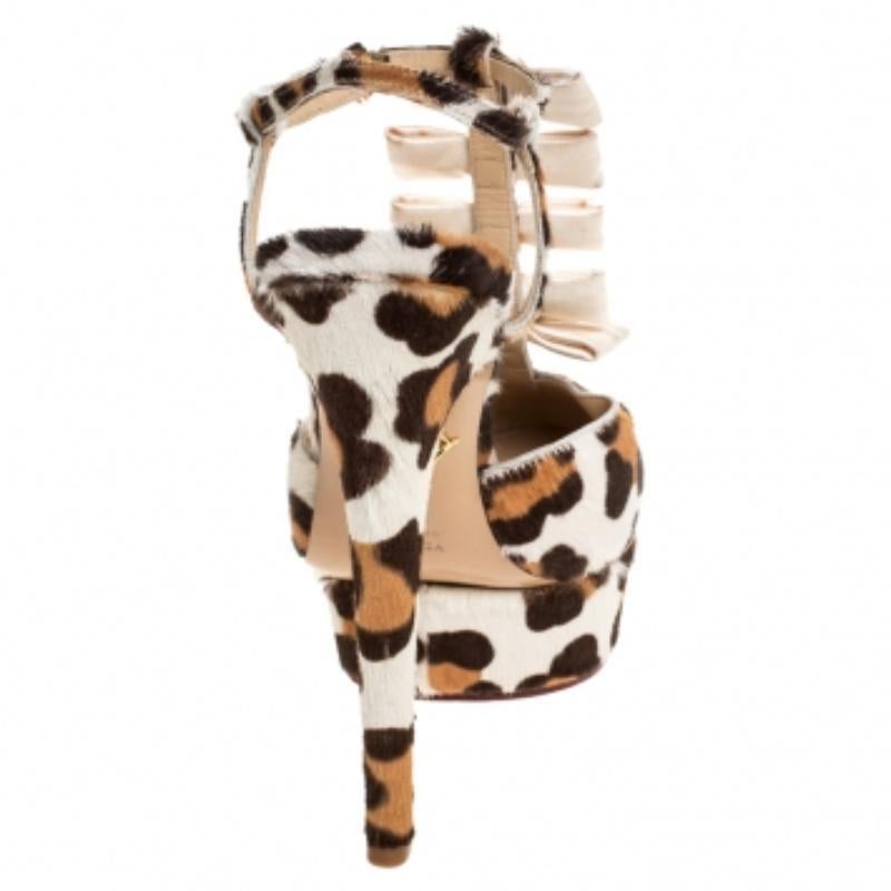 Charlotte Olympia - Sandales à plateforme avec nœud en satin de poils de veau léopard - Taille 39 en vente 1
