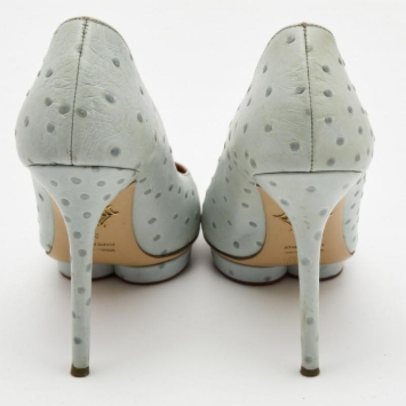 De las mujeres Charlotte Olympia Bombas Debbie de piel de avestruz en relieve azul claro Talla 39 en venta