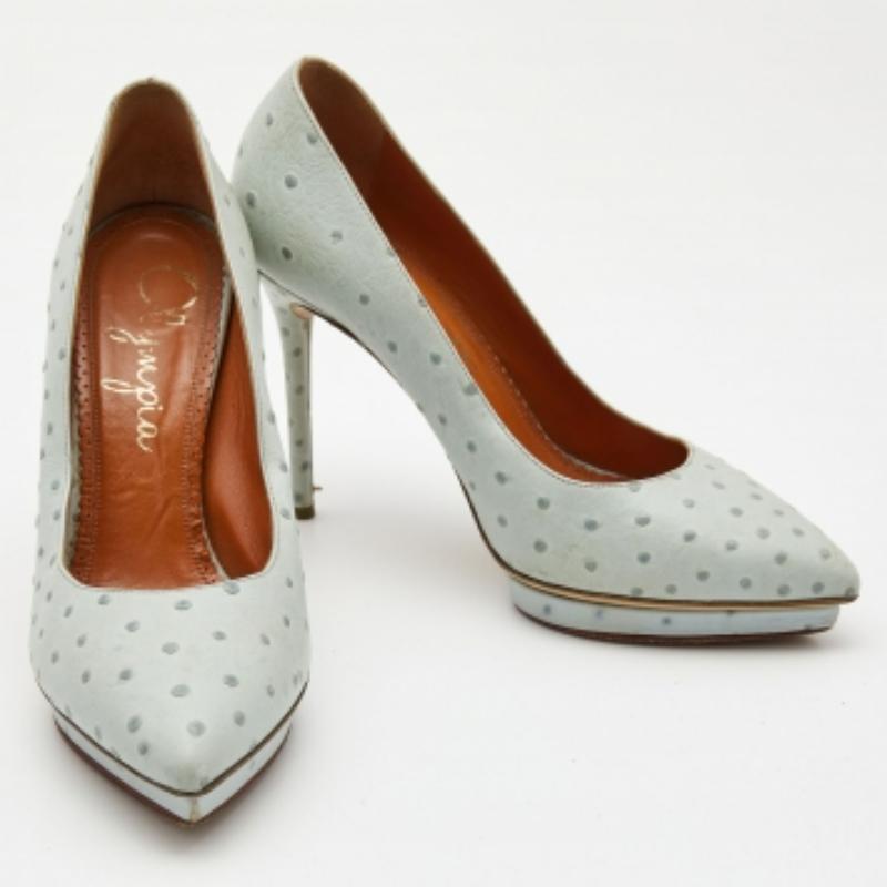 Charlotte Olympia Bombas Debbie de piel de avestruz en relieve azul claro Talla 39 en venta 2